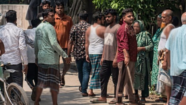 জমি নিয়ে দুপক্ষের সংঘর্ষ, নারীসহ আ হ ত ১০