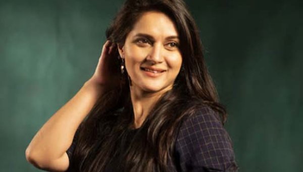 মিথিলার গাড়িতে তল্লাশি