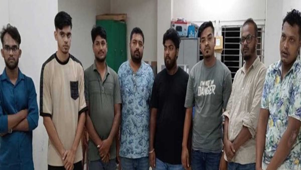 গোপন বৈঠকের সময় যুবলীগের ৮ নেতা গ্রে প্তা র